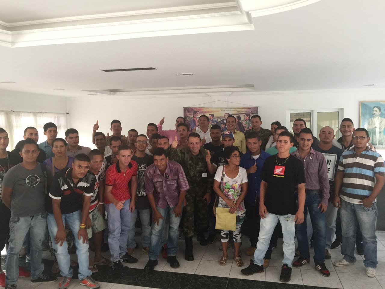 En las instalaciones de la Cuarta Brigada cien ciudadanos víctimas del conflicto recibieron su libreta militar