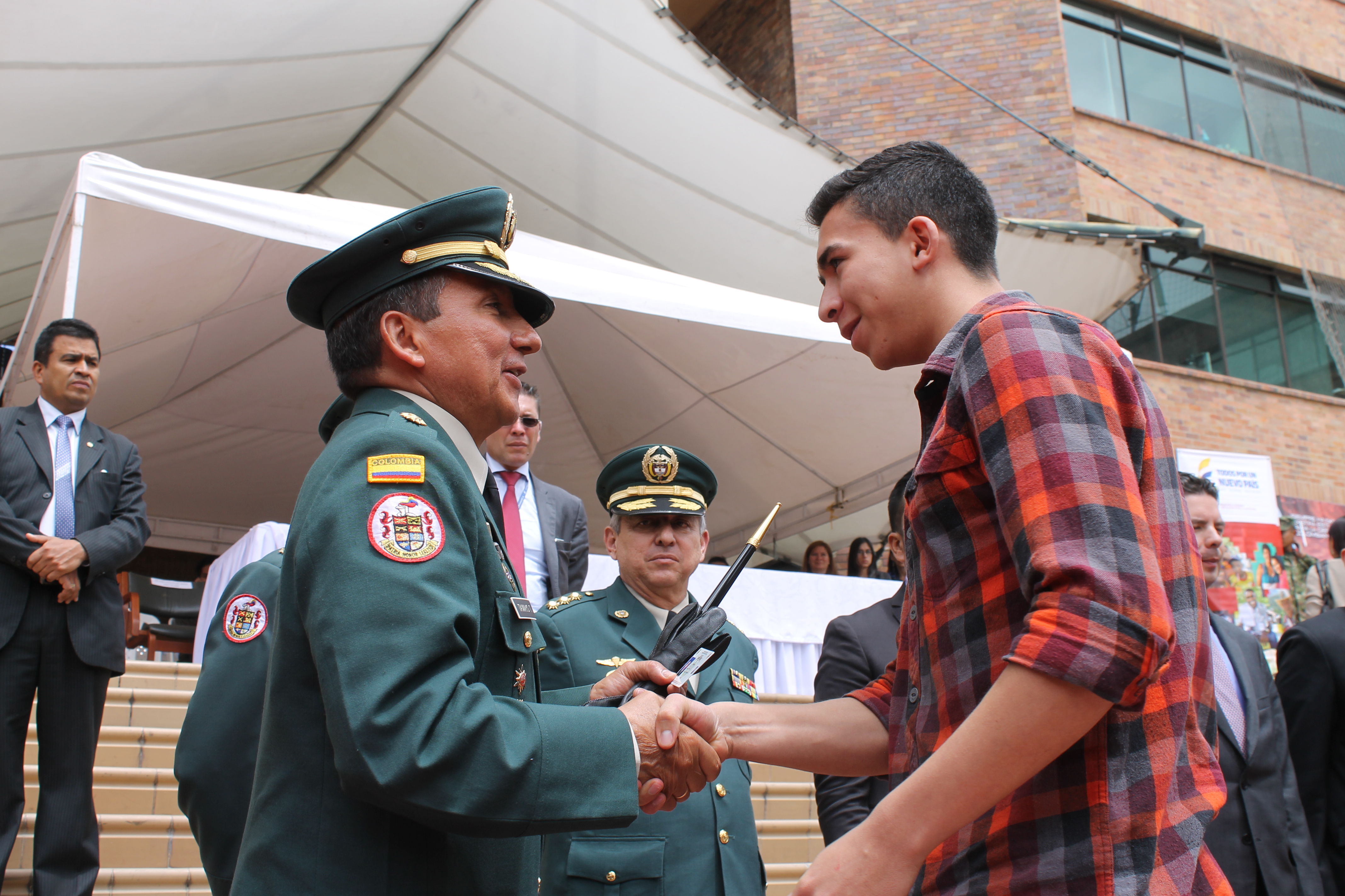 Con la entrega gratuita de 1.500 libretas militares, se realiza las más grande jornada en beneficio de las víctimas