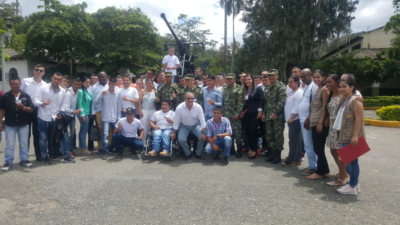 434 jóvenes víctimas de la violencia reciben su tarjeta militar