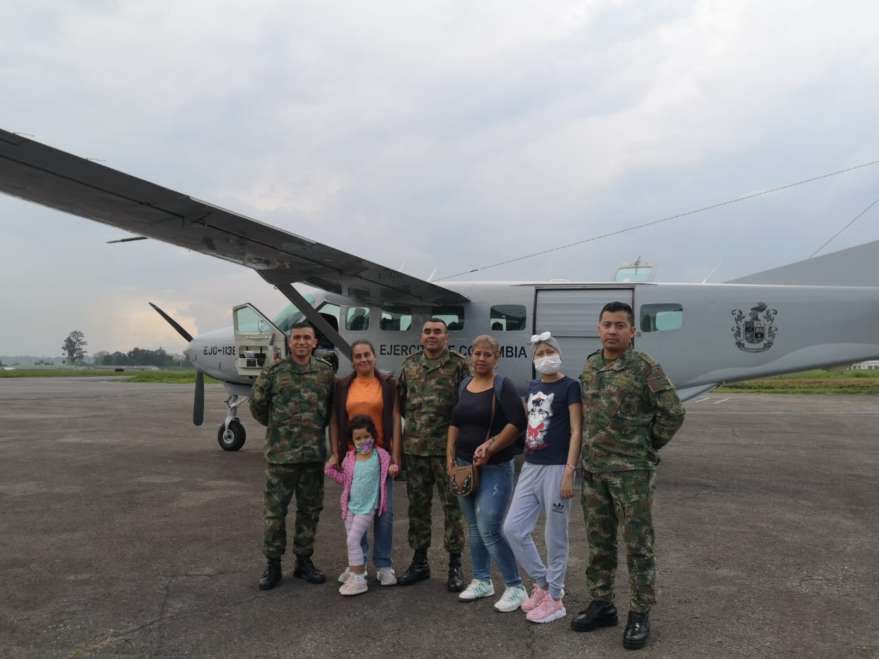 Ejército Nacional traslada dos niñas de Popayán a Cali para quimioterapia