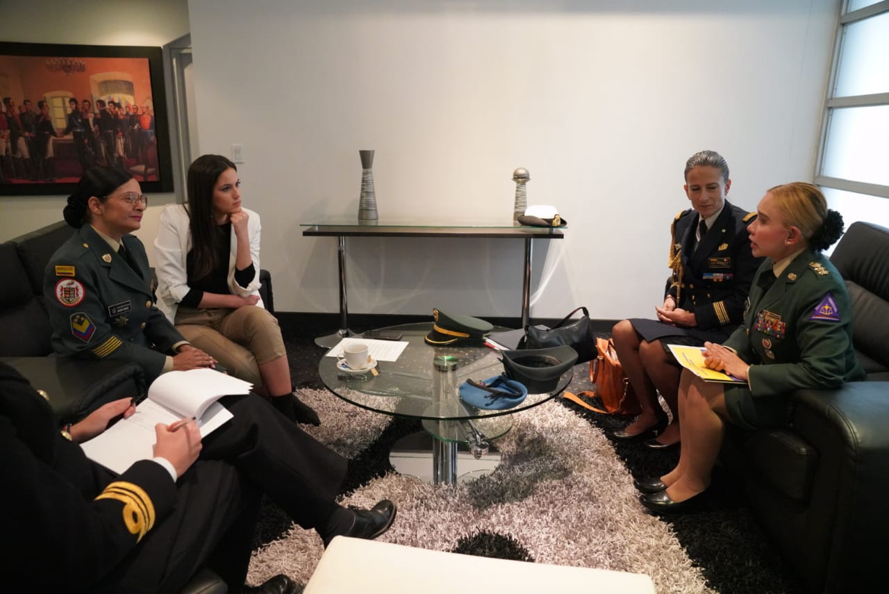Sargento Mayor del Comando Logístico ponente en el Seminario Internacional de la Mujer Militar