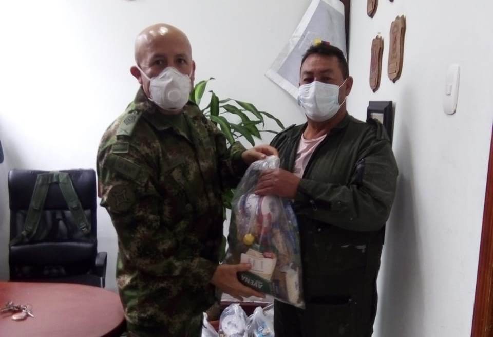 BASAN entrega ayudas a personal civil