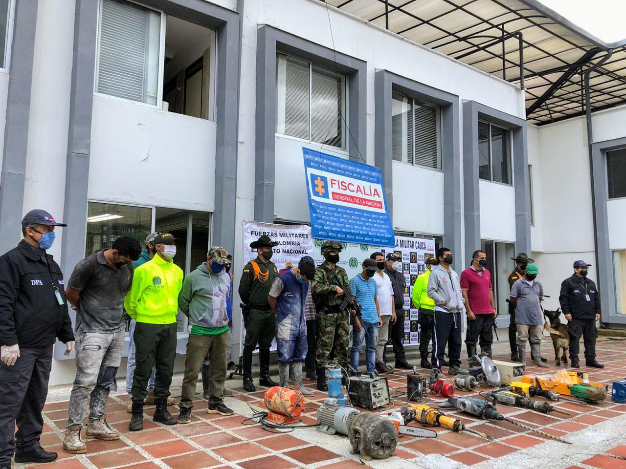 Ejército Nacional captura en flagrancia a 11 individuos que estarían realizando  explotación ilícita de yacimientos mineros en el Cauca