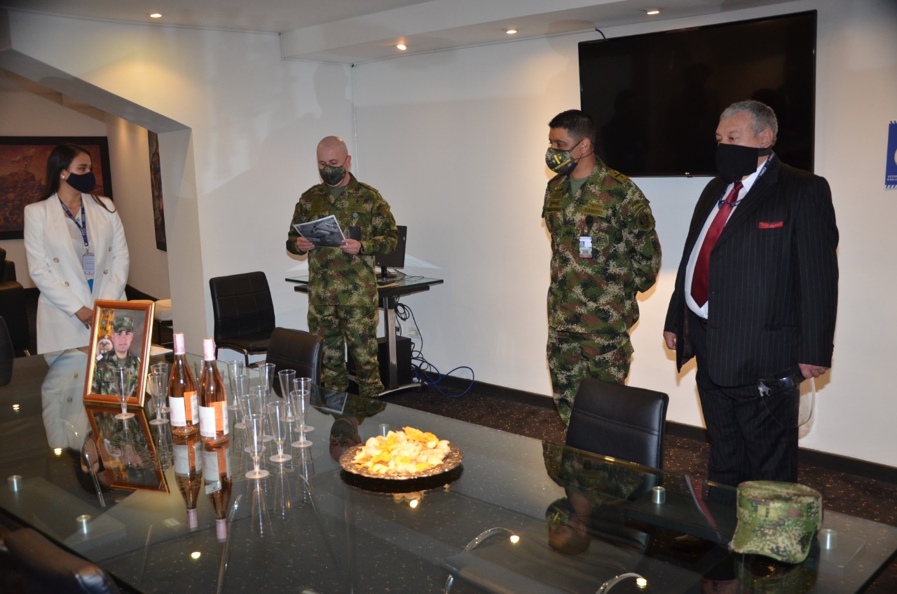 Facultad de Derecho de la Escuela Militar de Cadetes realizó premiación a la excelencia académica