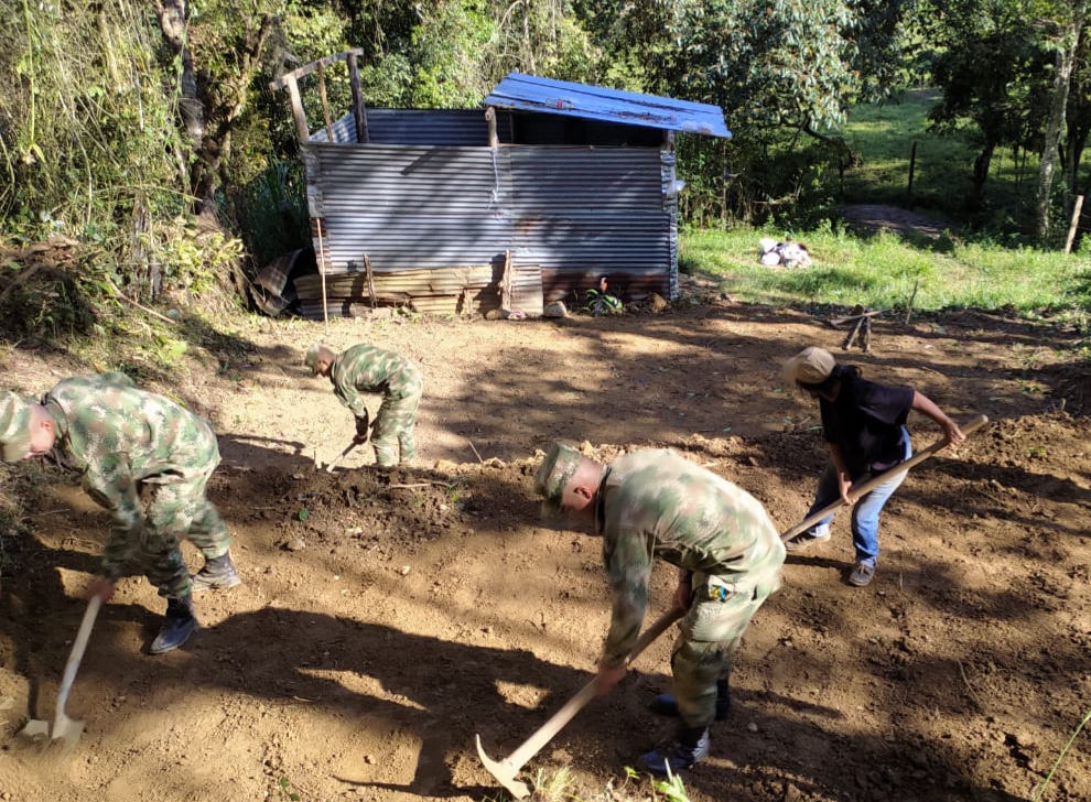 Ejército Nacional apoya la construcción   de dos viviendas en Miraflores, Boyacá