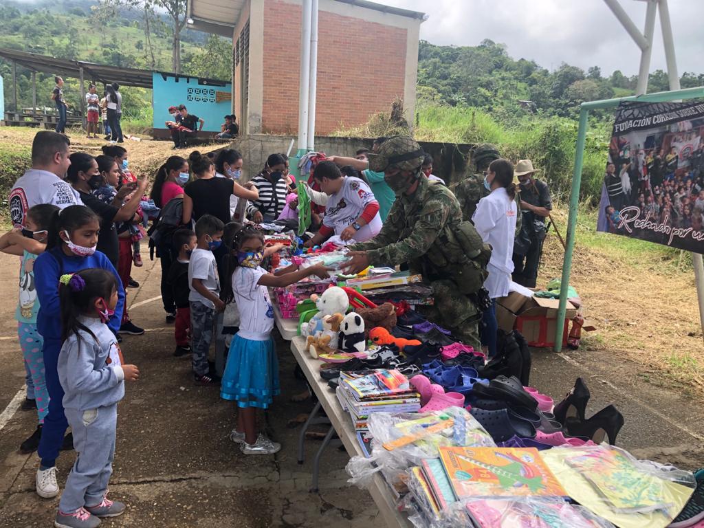 Entregamos una biblioteca a los niños y niñas de la zona rural del municipio de Cunday