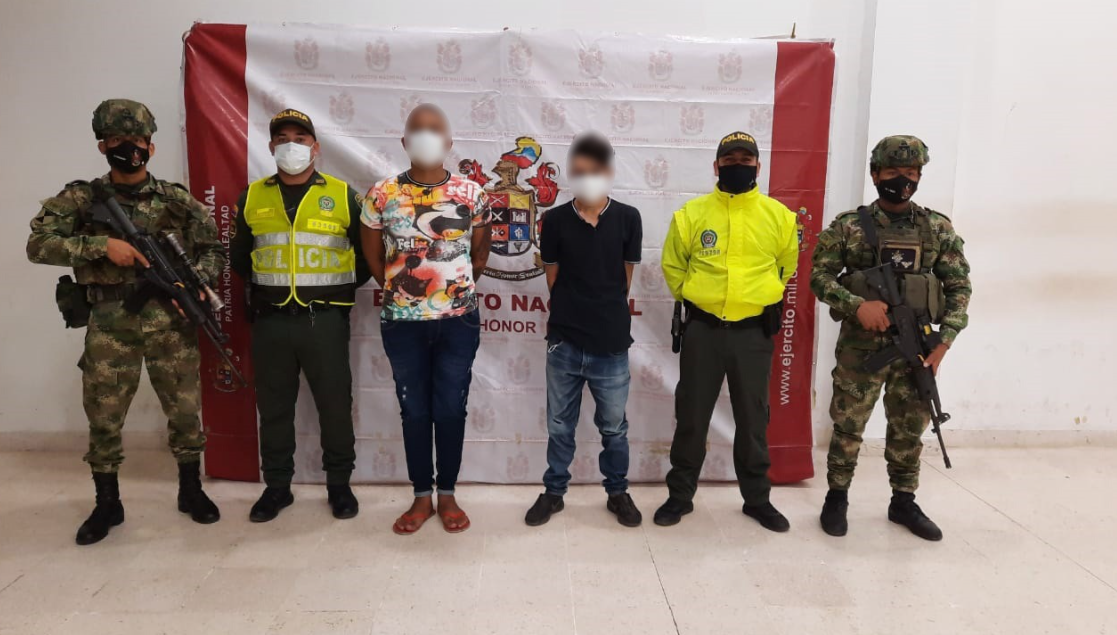 Ejército Nacional capturó en Riohacha, La Guajira a dos sujetos que tenían en su poder armas de fuego y estupefacientes