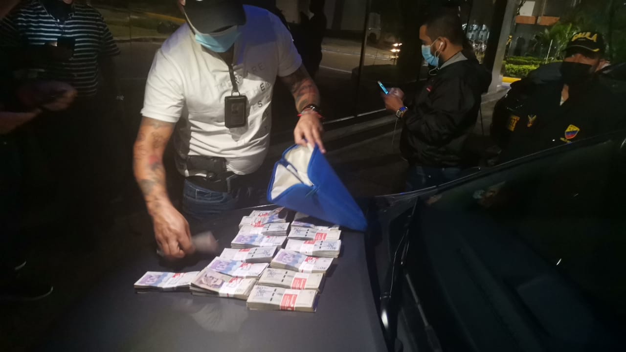 Capturados en flagrancia dos funcionarios de la Fiscalía General de la Nación seccional Santander, por el delito de concusión