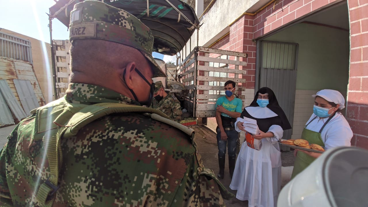 En Chiquinquirá, Ejército apoya al sector lechero