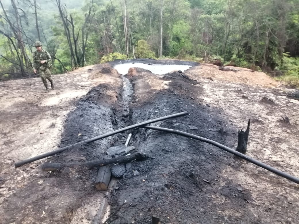 Ejército Nacional desmantela 2 refinerías de petróleo clandestino del Eln en la región del Catatumbo