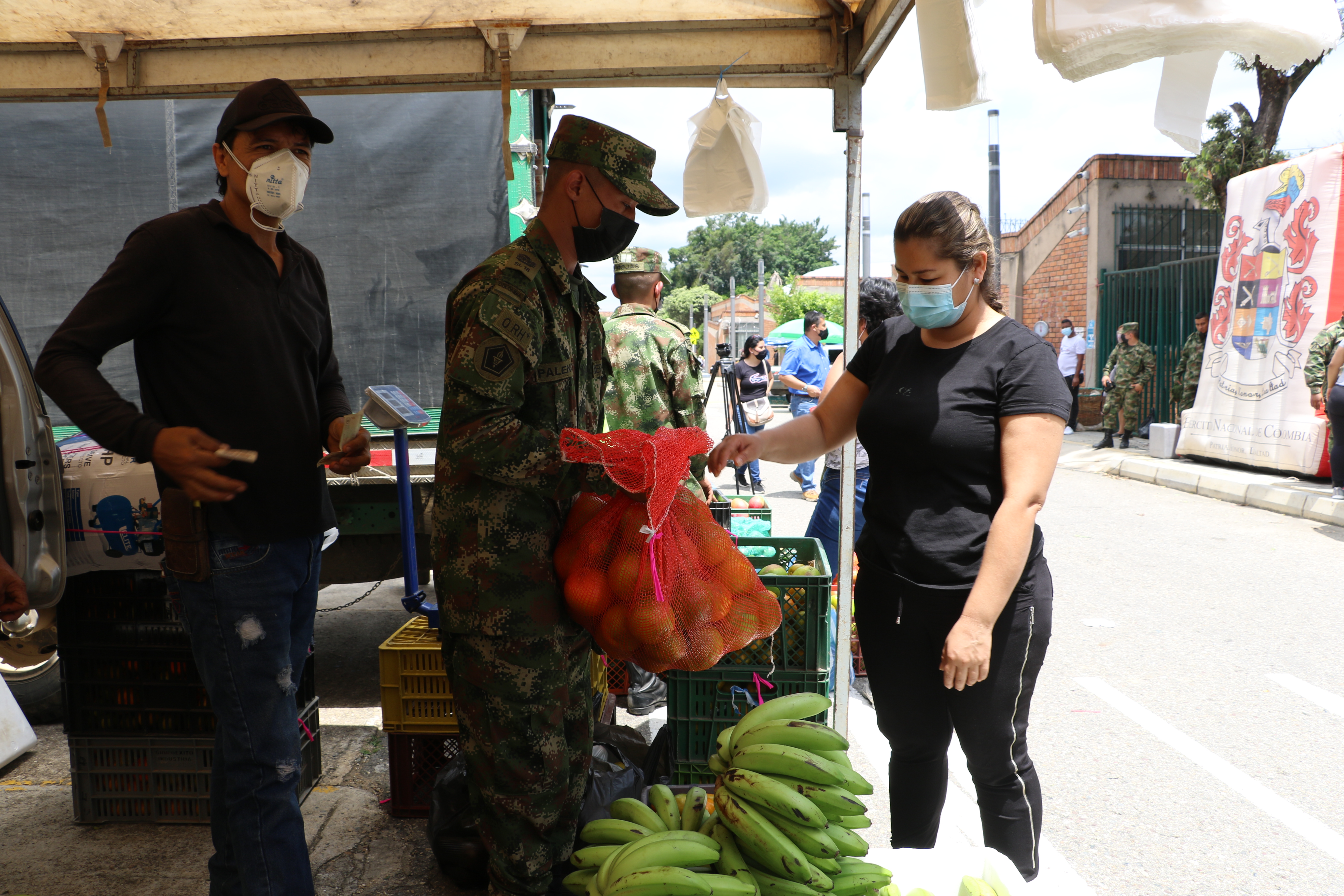 Más productos vendidos y más familias beneficiadas con la segunda Mercatón, realizada en Bucaramanga