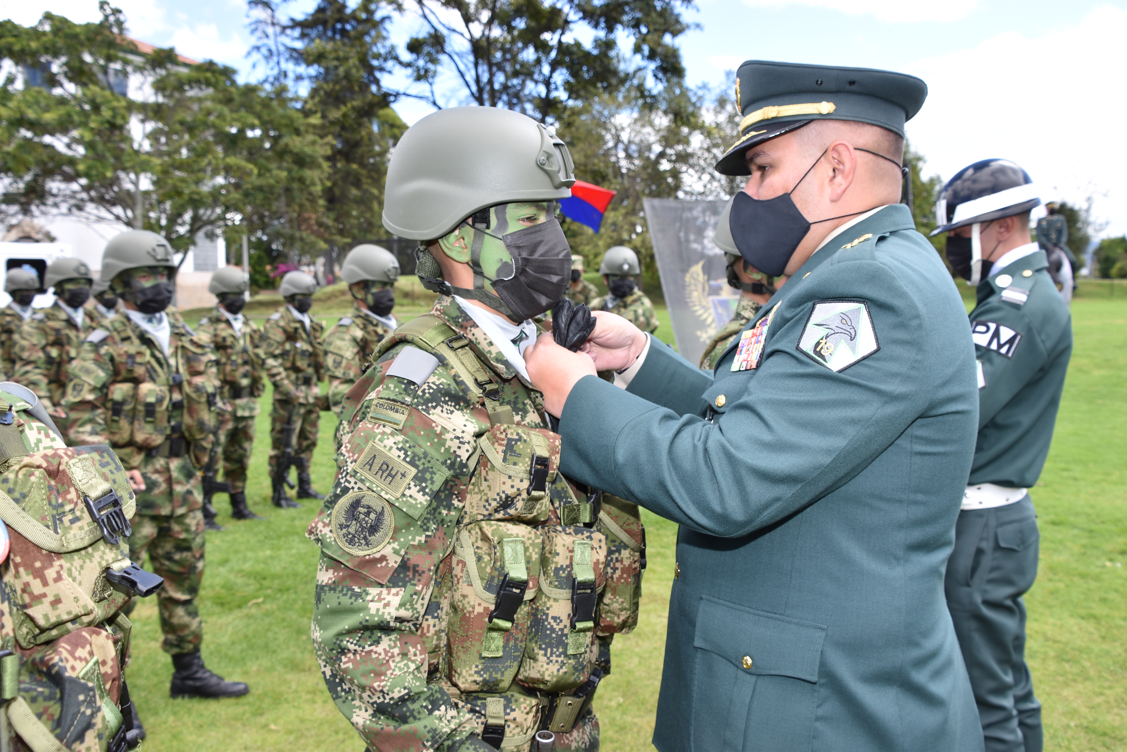 136 soldados juraron bandera en la Escuela Militar de Cadetes