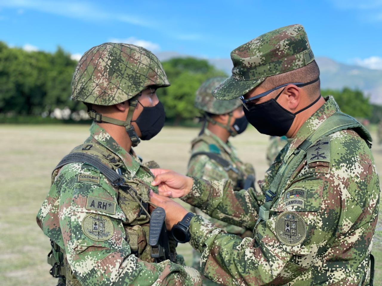 ¡Combatiente!  El grito de 287 alumnos de la EMSUB que culminaron con éxito el curso avanzado de combate