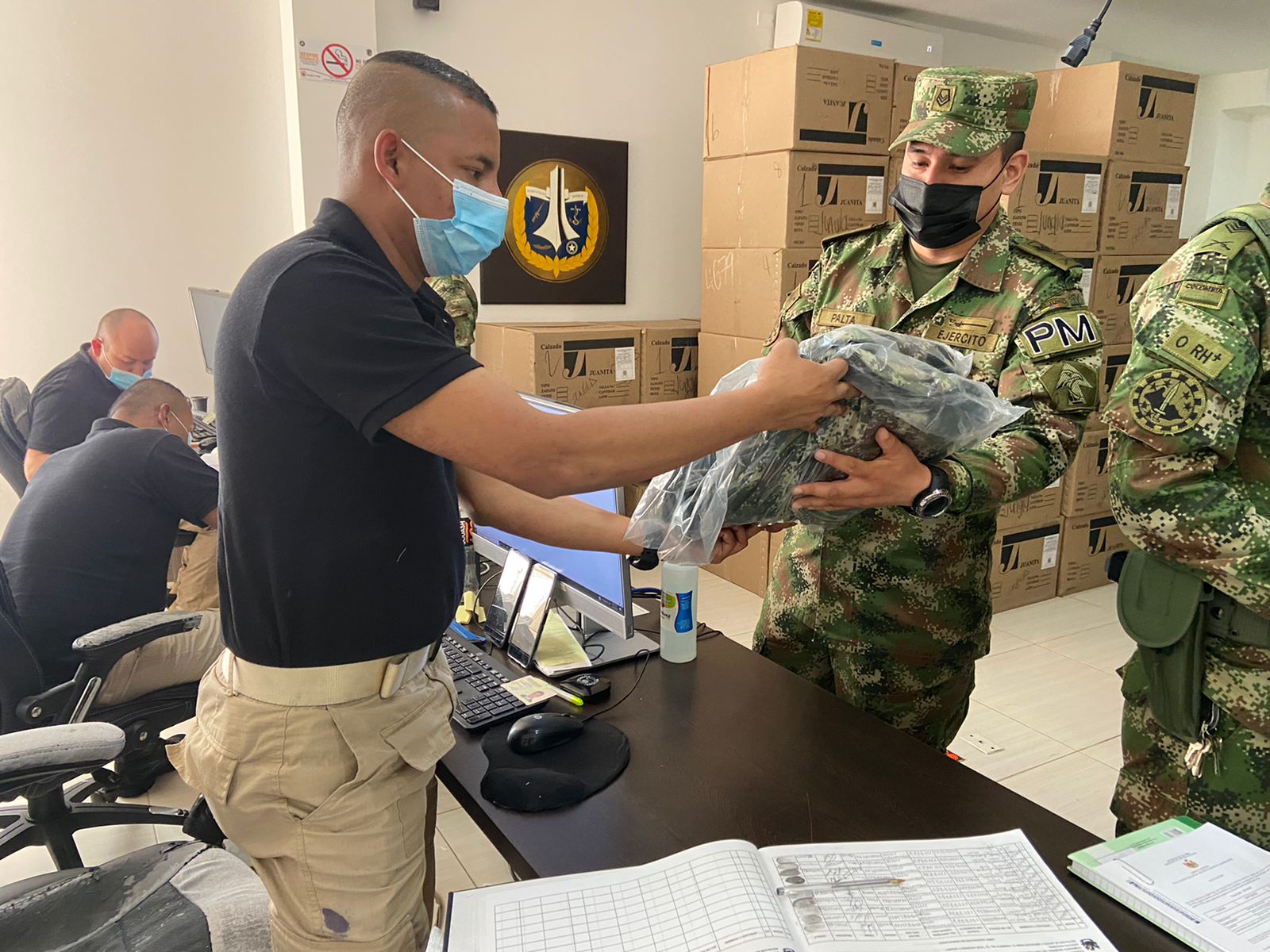 Hasta la División VI, llega la Campaña de entrega de dotación de prendas militares "No venga, nosotros vamos".