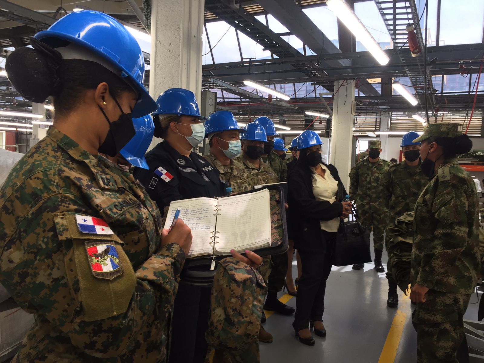 Visita técnica de los estamentos de seguridad pública de Panamá para el intercambio de conocimientos en procesos logísticos.
