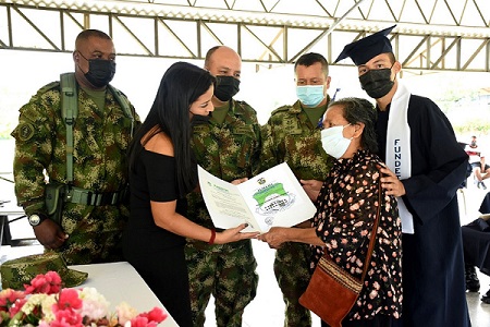 Soldados se graduaron como Bachiller Académico, mientras prestaban su servicio militar