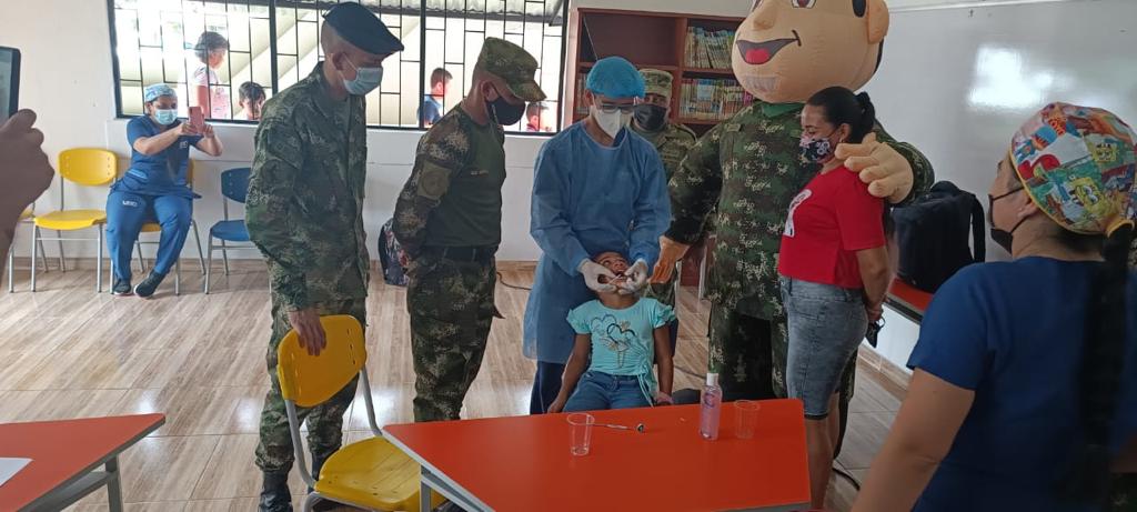 Ejército e instituciones del Meta, entregaron bienestar y diversión a 350 personas en San Martín, Meta