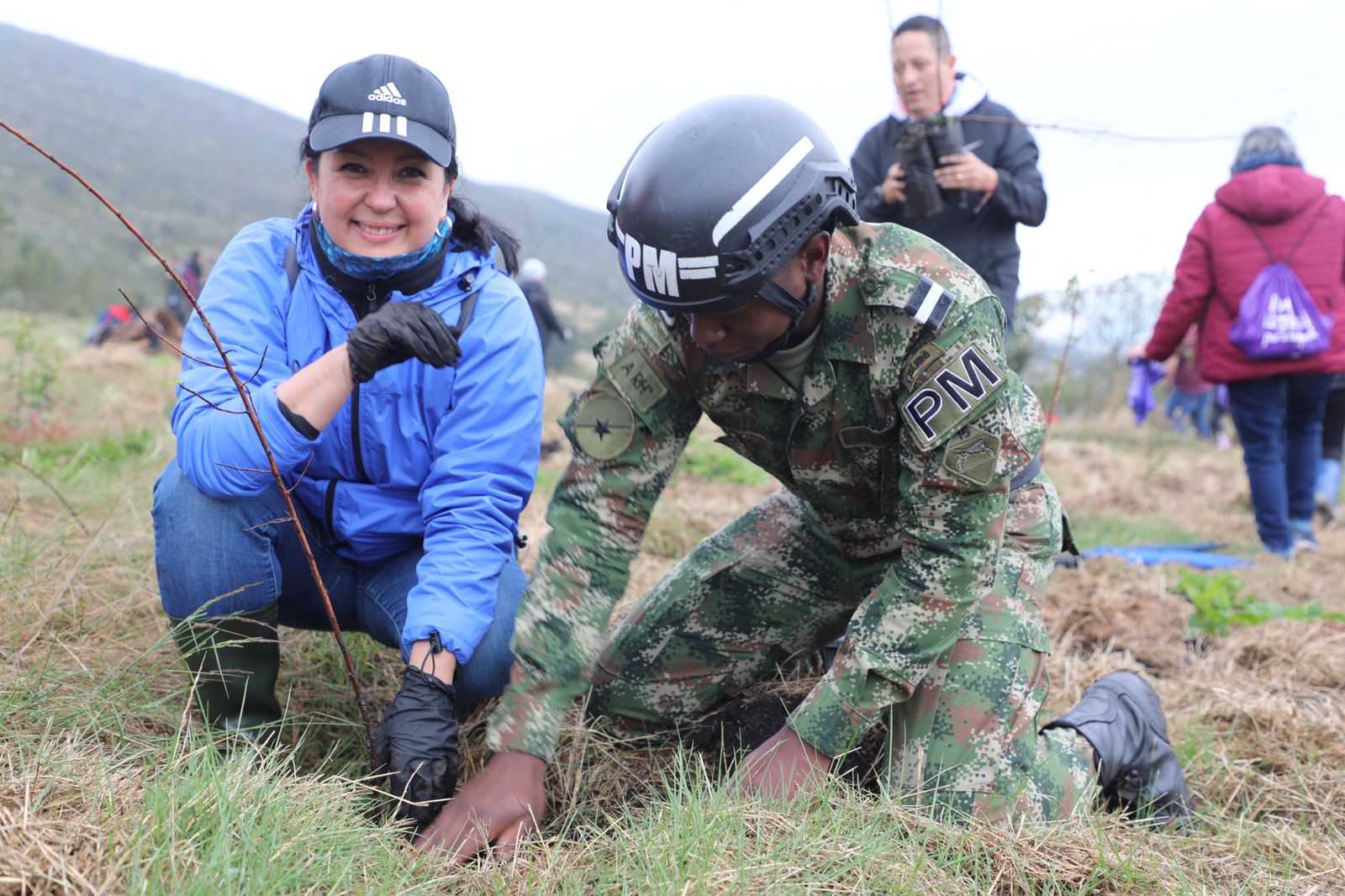 Ejército Nacional sembró más de 7.000 árboles en el centro del país