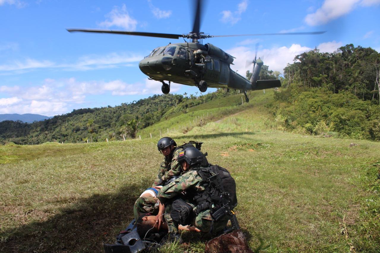 El Ejército Nacional prestó los primeros auxilios a dos presuntos integrantes del Clan del Golfo en el sur de Bolívar