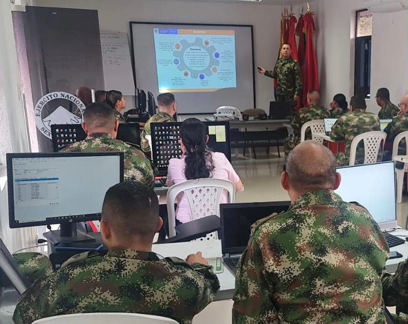 El Comando logístico en conjunto con el Grupo SAP SILOG del ejército nacional certifican 239 almacenistas.