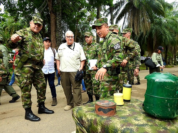 El Ejército Nacional garantizó la seguridad del empresario norteamericano Howard Buffet durante su visita en la región del Catatumbo.
