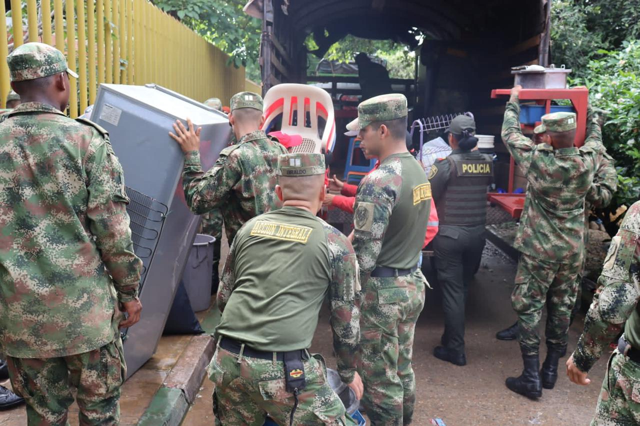 Soldados del Ejército Nacional atendieron emergencia invernal en Villaviencio, Meta