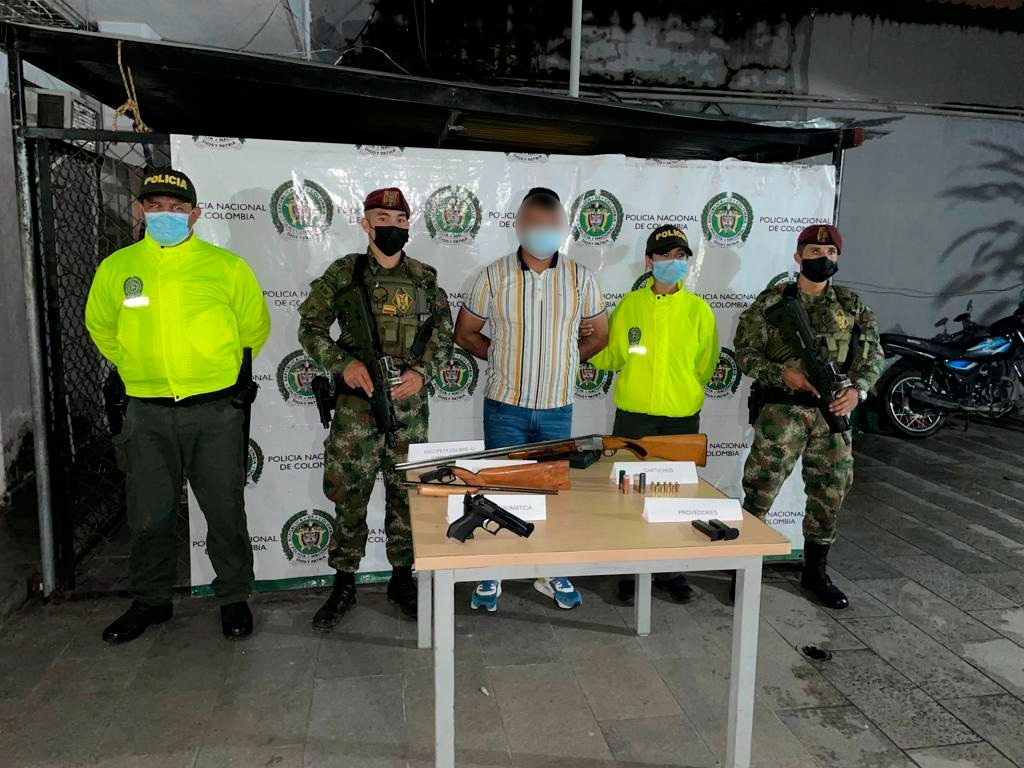 Ejército y policía capturan a tres sujetos de las Redes de Apoyo de Estructuras Residuales en el Meta