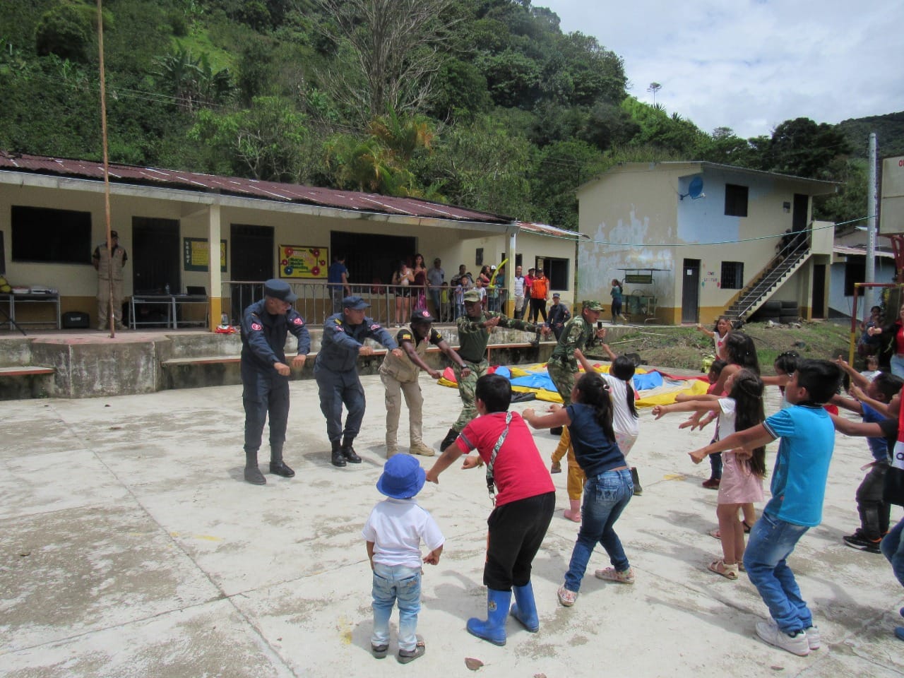 Desminadores realizaron jornada de apoyo al desarrollo en Marquetalia, Tolima