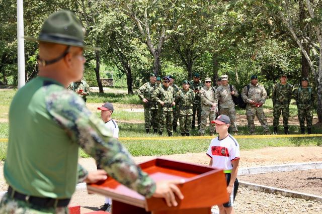 Comité de WHINSEC visita la Escuela de Soldados Profesionales