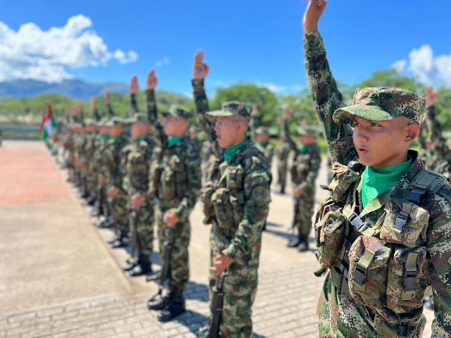 Jóvenes colombianos se comprometen con su institución