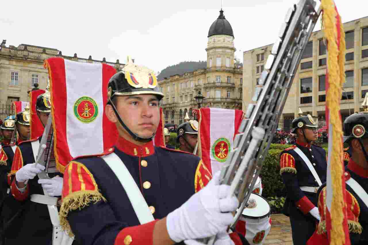 Regresó sin restricciones la ceremonia de relevo de Palacio a la Plaza Núñez