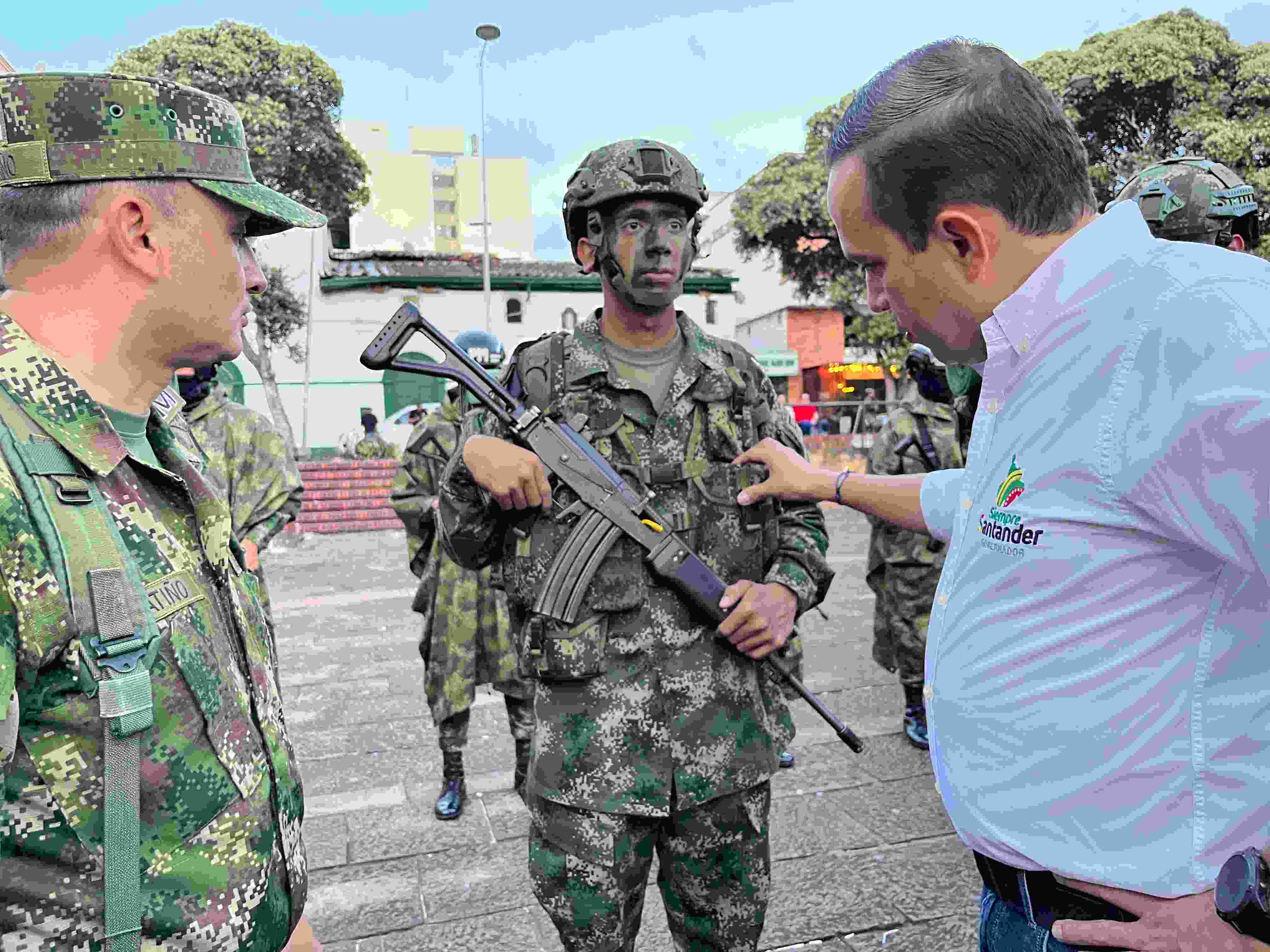 Gobernación de Santander entregó material de intendencia a la Quinta Brigada