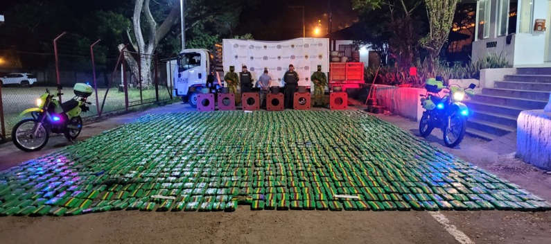 Ejército y Policía incautan aproximadamente una tonelada de marihuana tipo creepy