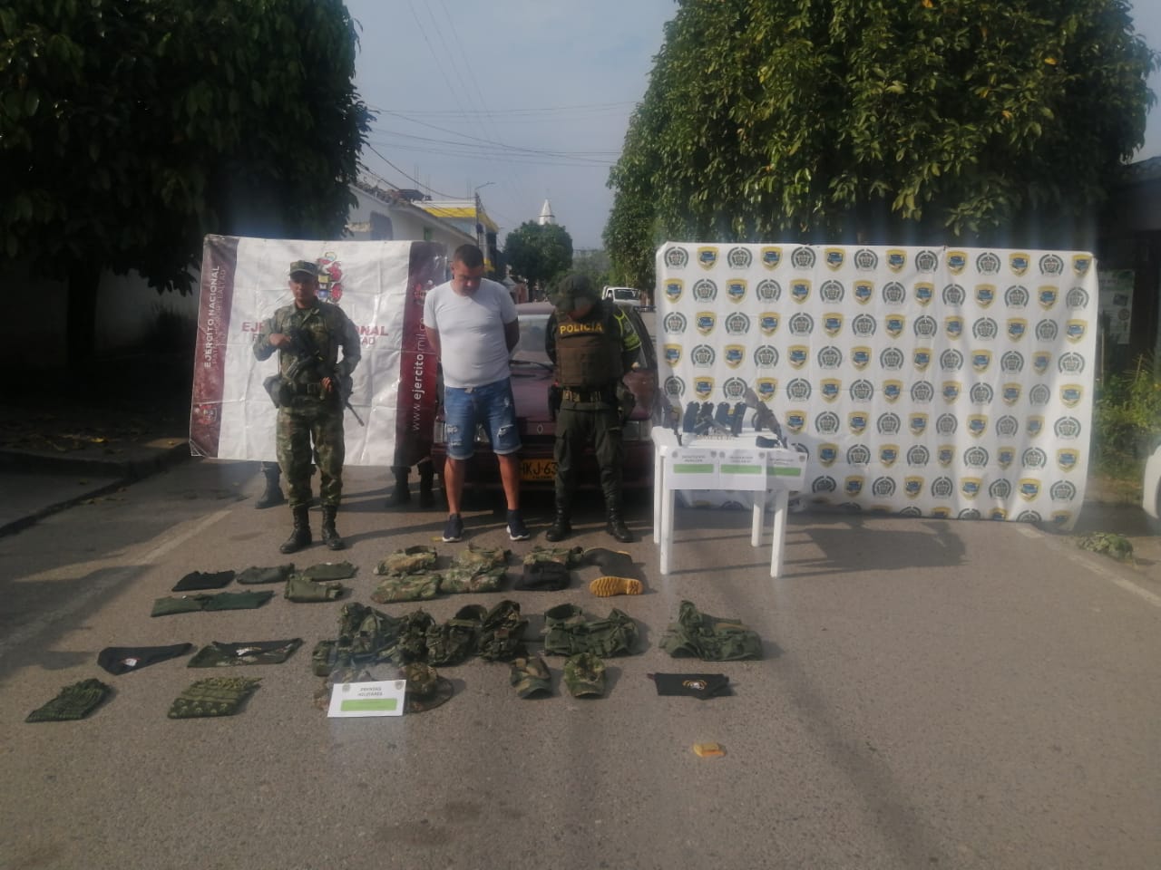 Capturado con armas traumáticas y prendas de uso privativo de las Fuerzas Militares