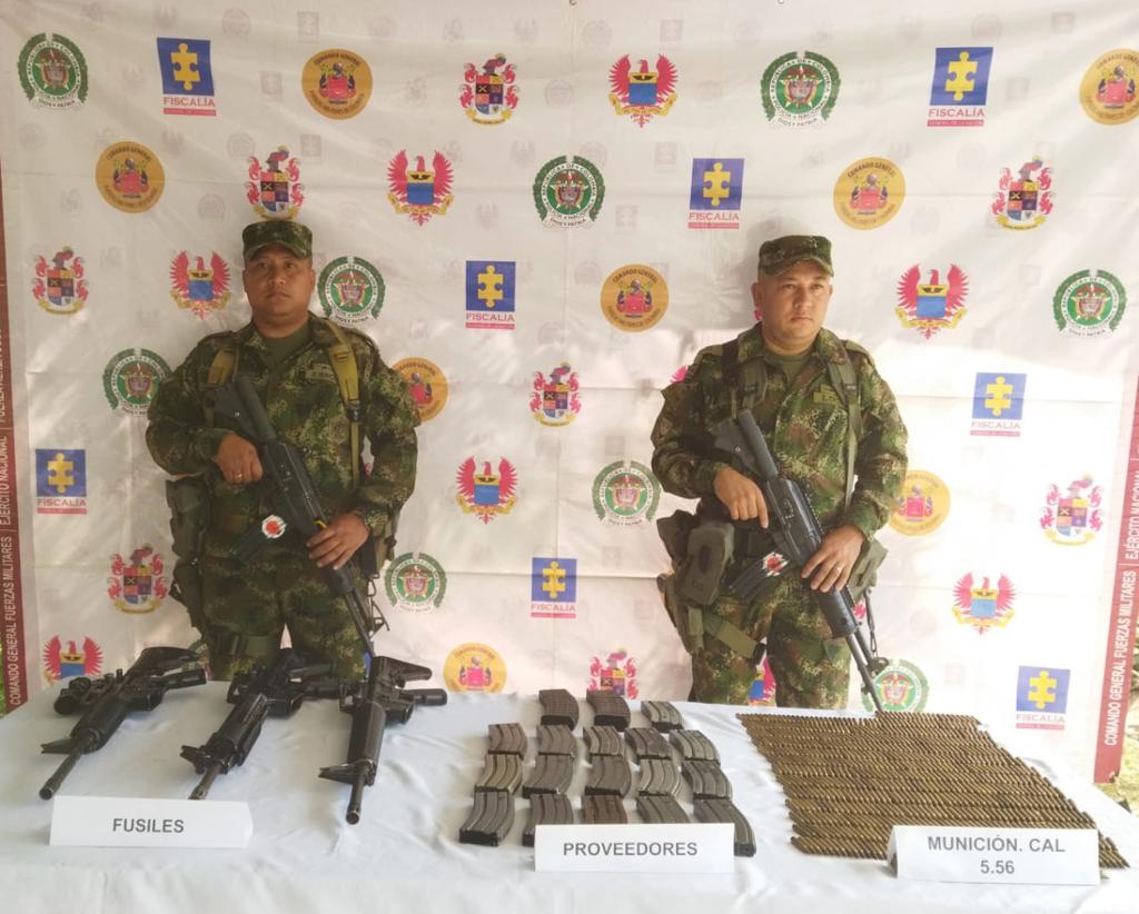Ejército halla depósito ilegal con material de guerra