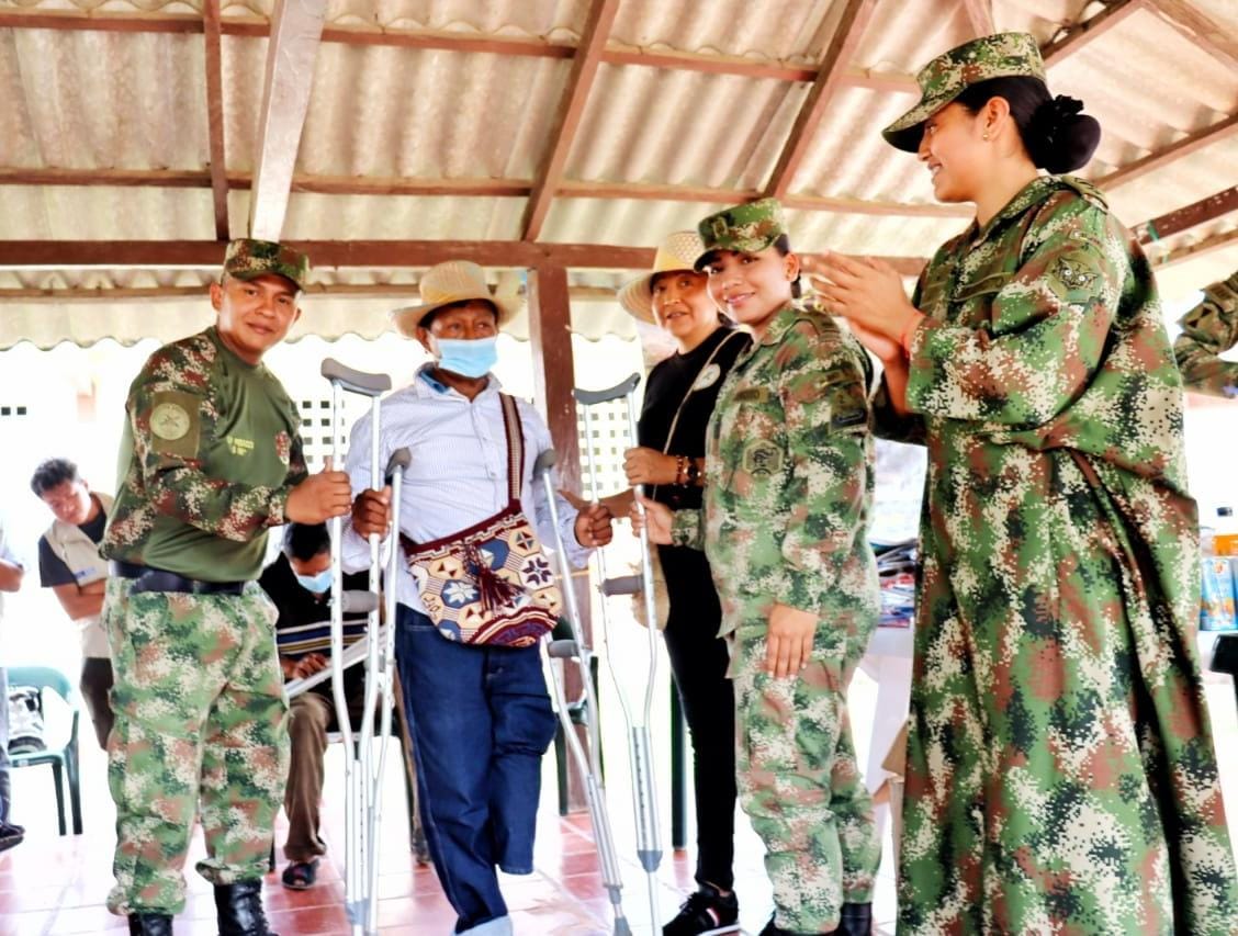 Ejército Nacional entregó kits escolares y útiles de aseo en Barrancas