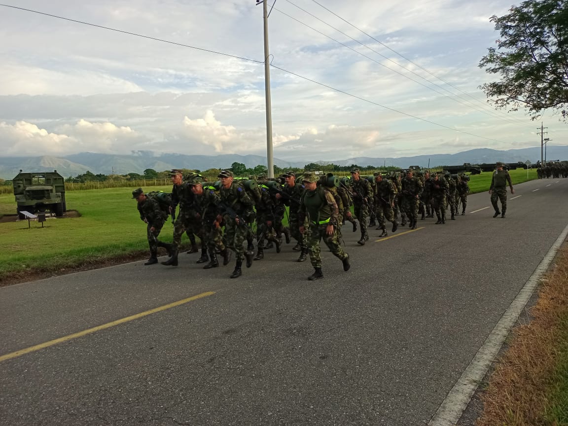 Con marcha de 10 kilómetros alumnos desafían sus límites