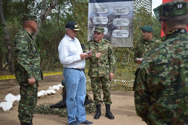 Ministerio de Defensa visitó a los futuros protectores de la democracia del Ejército Nacional