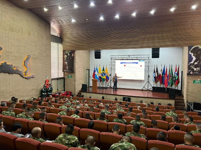 El Comando de Educación y Doctrina y la academia