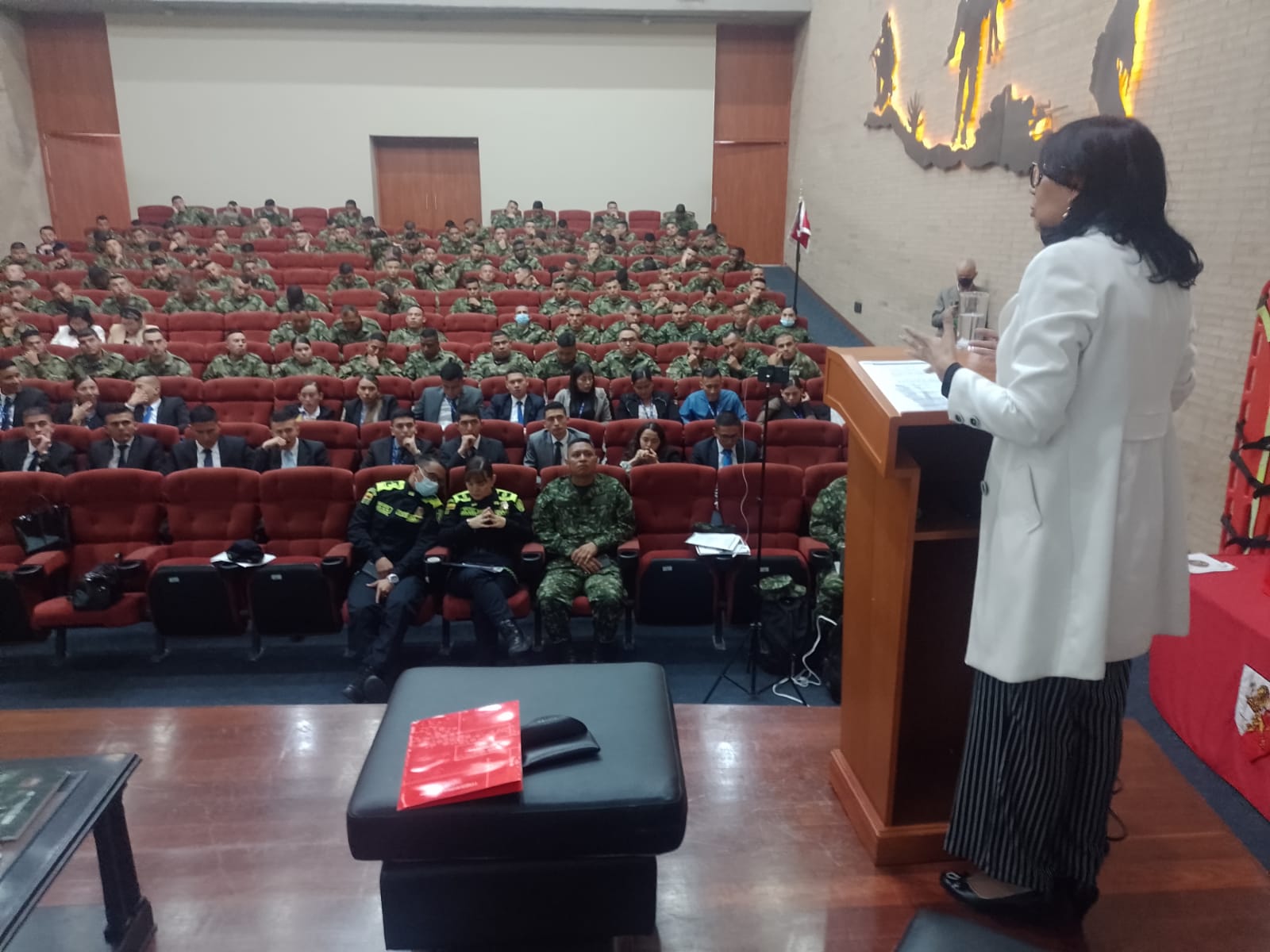 El Ejército Nacional adelantó el Foro: Orientación y unificación de normas y procedimientos aplicables a niños, niñas, adolescentes y grupos étnicos.