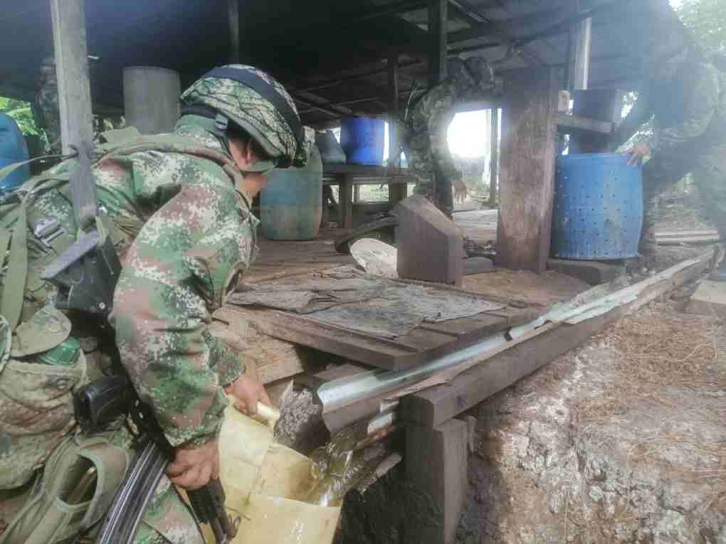 Desmantelado laboratorio y depósito ilegal para el procesamiento de pasta a base de coca, en el Guaviare