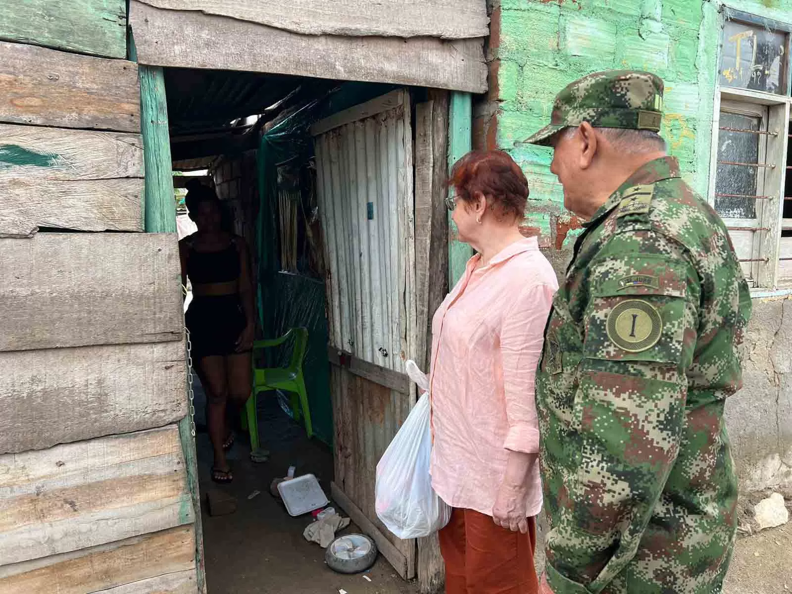 Profesionales Oficiales de la Reserva del Ejército Nacional entregaron ayudas humanitarias en Ciénaga