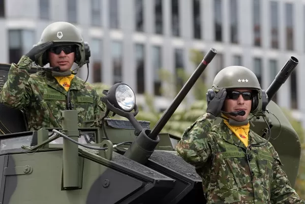 Carros blindados del Ejército Nacional