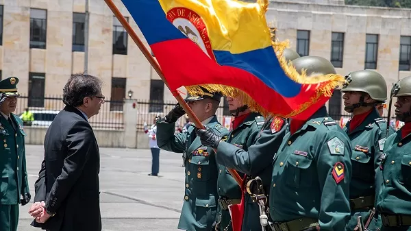 El Batallón Guardia Presidencial tiene la misión de cuidar la Constitución, las ideas y la democracia: presidente Petro