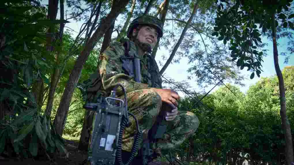 Más de 8000 soldados estarán plenamente comunicados en la jornada electoral gracias a una mujer militar
