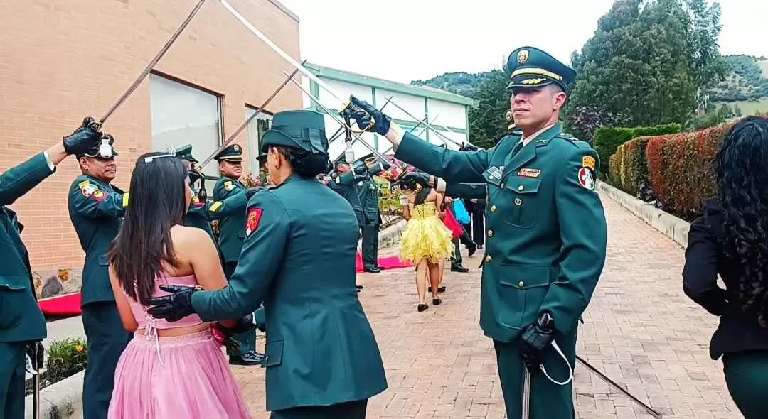 Ejército Nacional en Boyacá apoyó la celebración de cumpleaños de 17 niñas del Instituto Colombiano de Bienestar Familiar