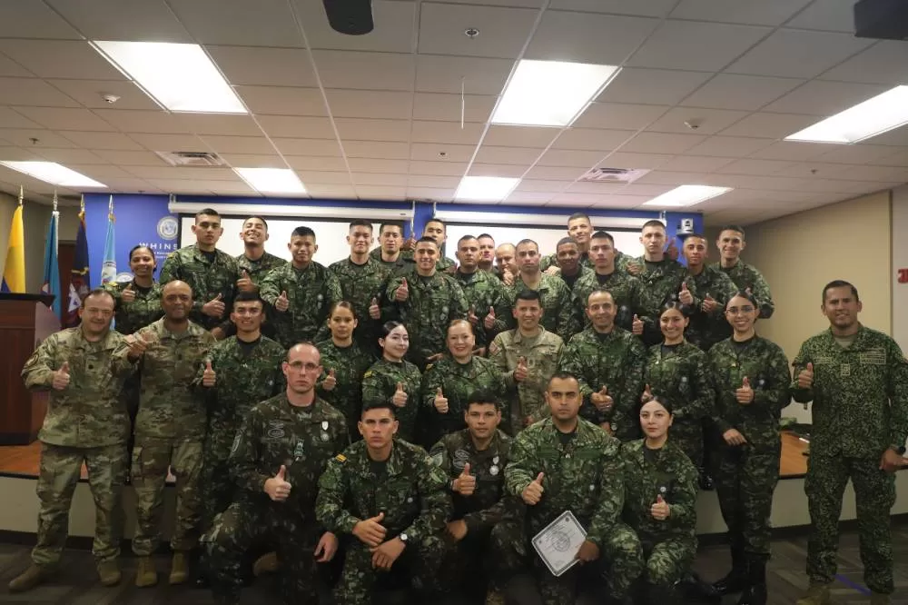Futuros suboficiales del Ejército Nacional terminan con éxito el Curso de Liderazgo en EE.UU.