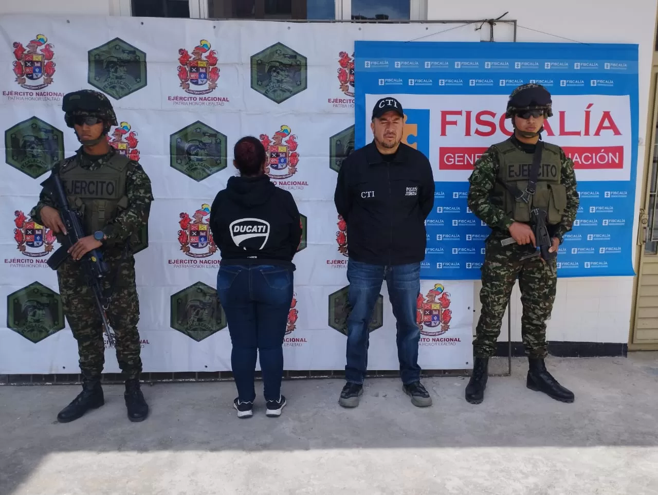 Ejército y CTI de la Fiscalía capturaron en flagrancia a una mujer por comisión de diferentes delitos
