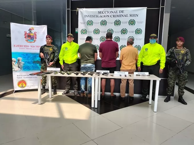 El Ejército Nacional y la Policía logran la captura en flagrancia de tres integrantes de una red de delincuencia común dedicada al tráfico de armas