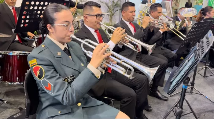Con la Banda Sinfónica, el Ejército dio apertura a su participación en la Filbo